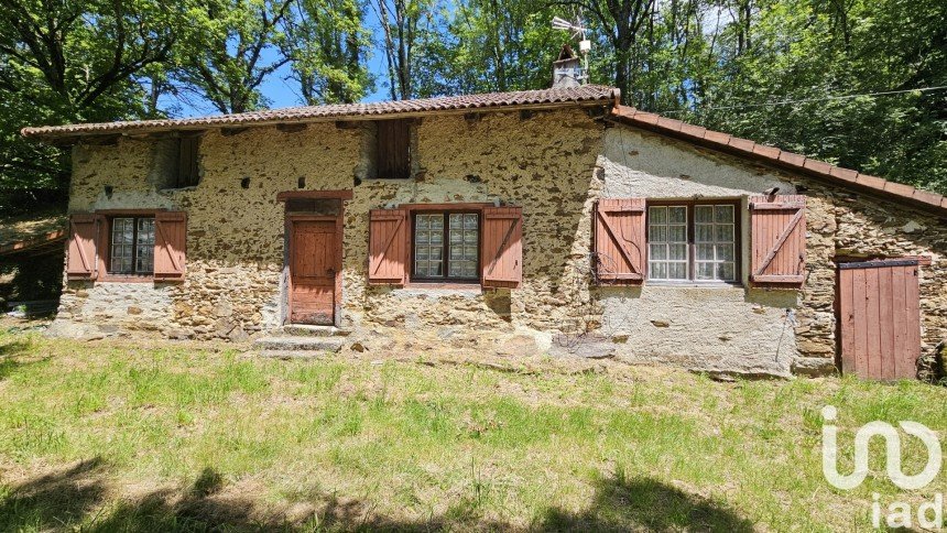 Country house 4 rooms of 100 m² in Leynhac (15600)