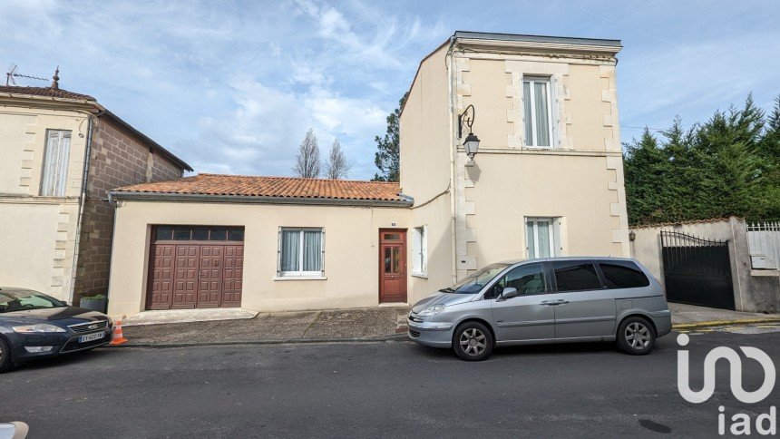 Maison traditionnelle 5 pièces de 138 m² à Montendre (17130)