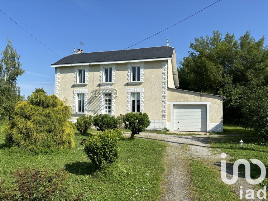 Maison traditionnelle 4 pièces de 160 m² à Châtillon-sur-Thouet (79200)