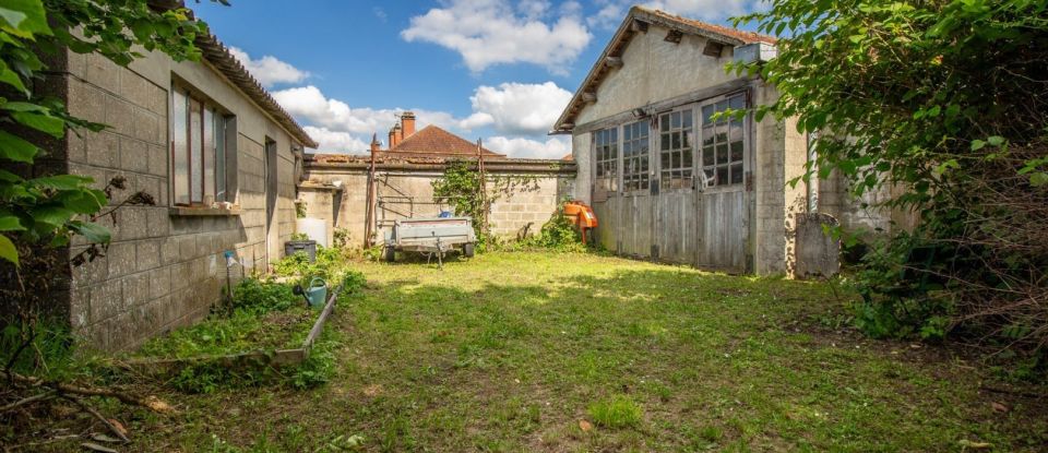 Maison 9 pièces de 530 m² à Varennes-sur-Seine (77130)