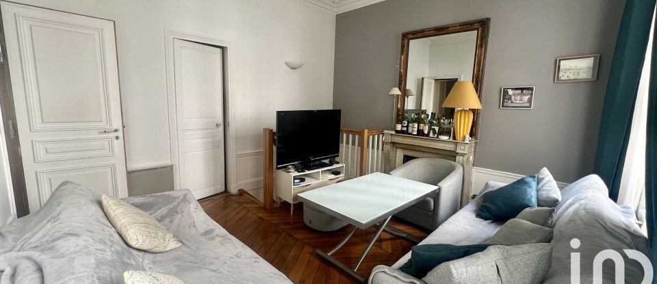 Appartement 5 pièces de 86 m² à Paris (75008)