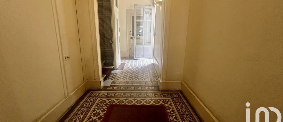 Appartement 5 pièces de 86 m² à Paris (75008)