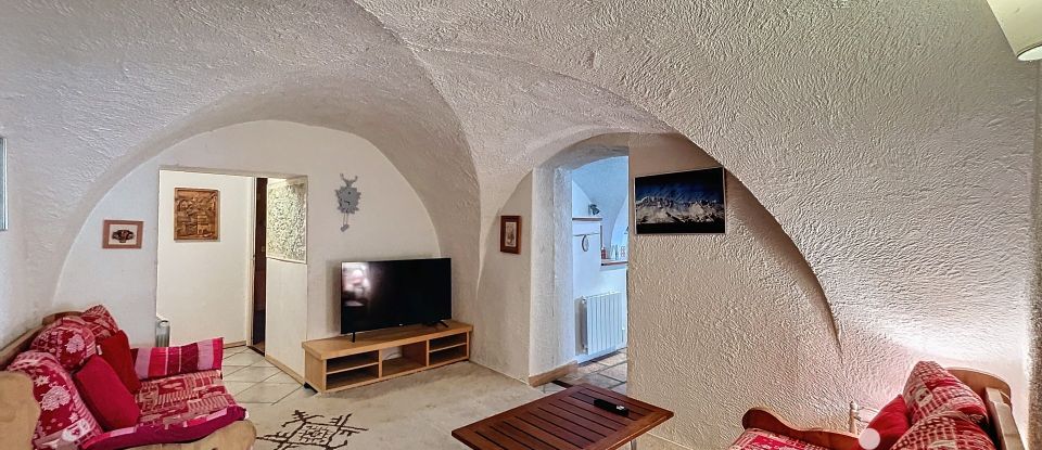 Apartment 6 rooms of 185 m² in Vars (05560)