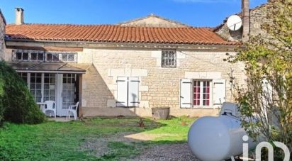 Country house 5 rooms of 105 m² in Échallat (16170)