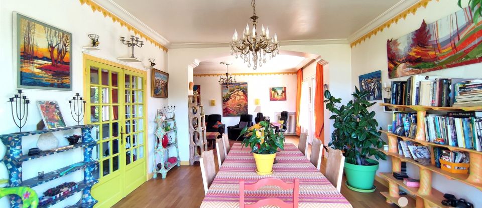 Maison traditionnelle 8 pièces de 220 m² à Le Garric (81450)
