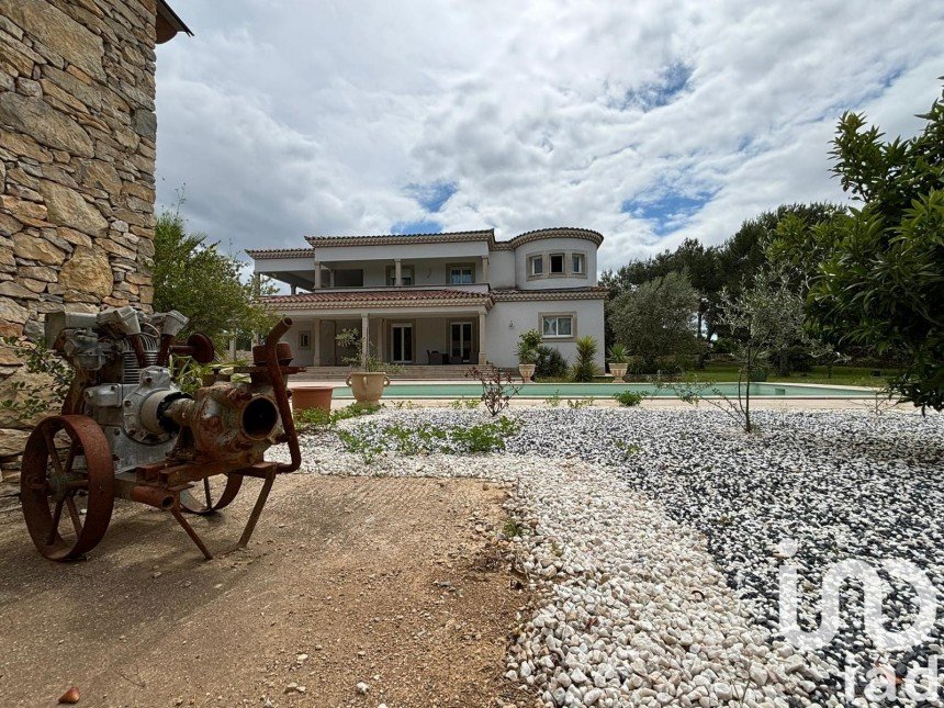 Maison 6 pièces de 179 m² à Nîmes (30000)