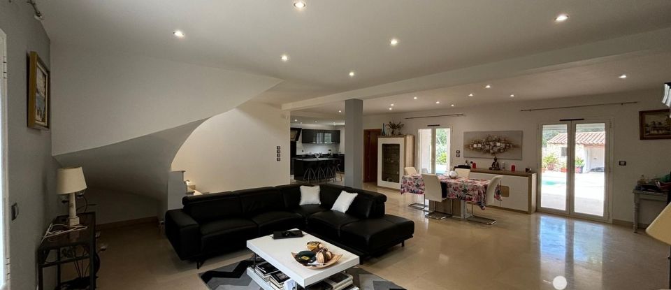 House 6 rooms of 179 m² in Nîmes (30000)