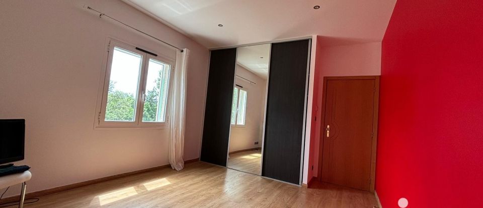 House 6 rooms of 179 m² in Nîmes (30000)