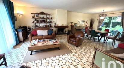 Traditional house 7 rooms of 158 m² in Les Essarts-le-Roi (78690)