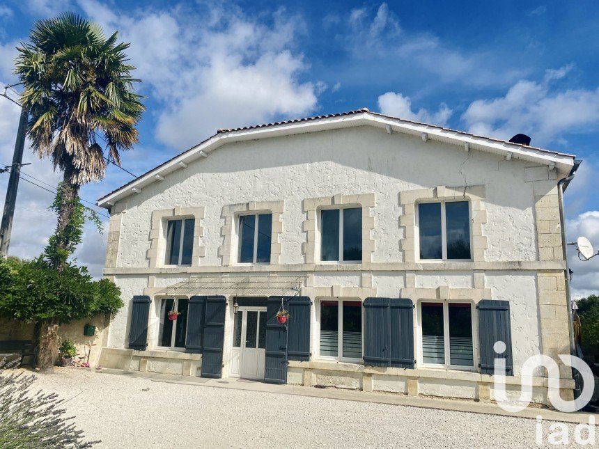 House 3 rooms of 137 m² in Chevanceaux (17210)