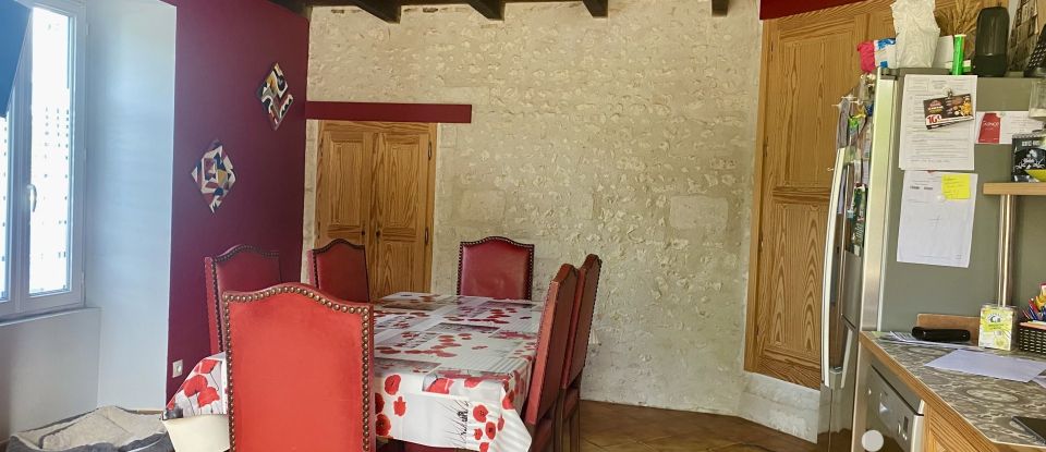 House 3 rooms of 137 m² in Chevanceaux (17210)