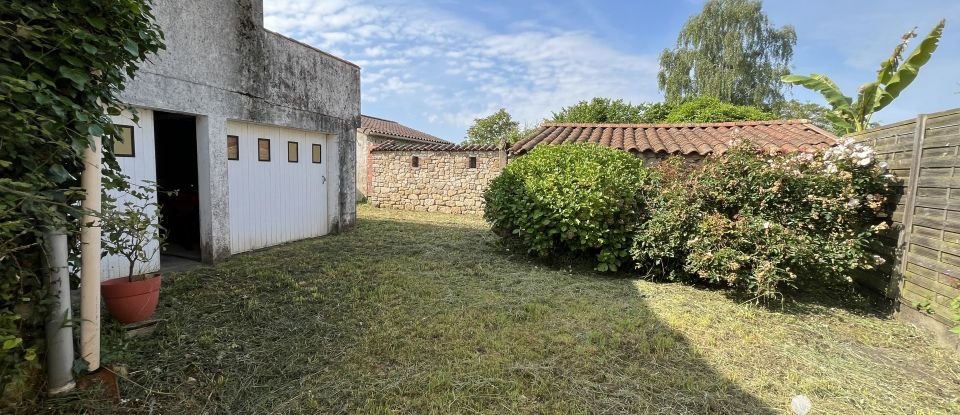 Country house 7 rooms of 195 m² in Sèvremont (85700)