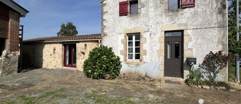 Maison de campagne 7 pièces de 195 m² à Sèvremont (85700)