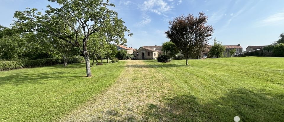 Maison de campagne 7 pièces de 195 m² à Sèvremont (85700)