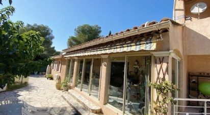 House 6 rooms of 170 m² in Saint-Raphaël (83700)