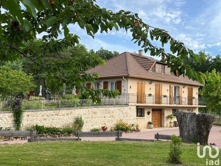 Maison 6 pièces de 160 m² à Milhac-de-Nontron (24470)