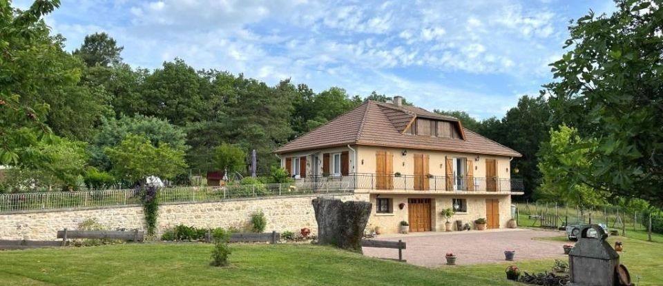 Maison 6 pièces de 160 m² à Milhac-de-Nontron (24470)