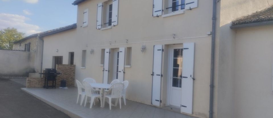 Maison 5 pièces de 125 m² à Saint-Léger-de-Montbrun (79100)