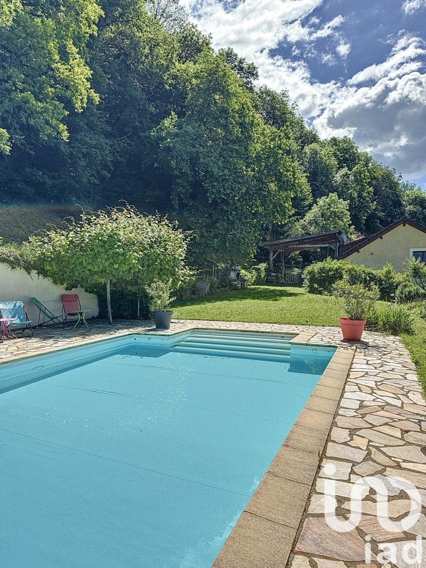 Ferme 6 pièces de 255 m² à Saint-Germain-sur-Rhône (74910)