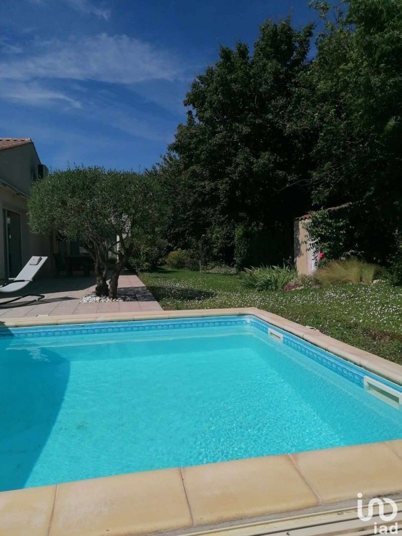 House 6 rooms of 148 m² in Croix-Chapeau (17220)