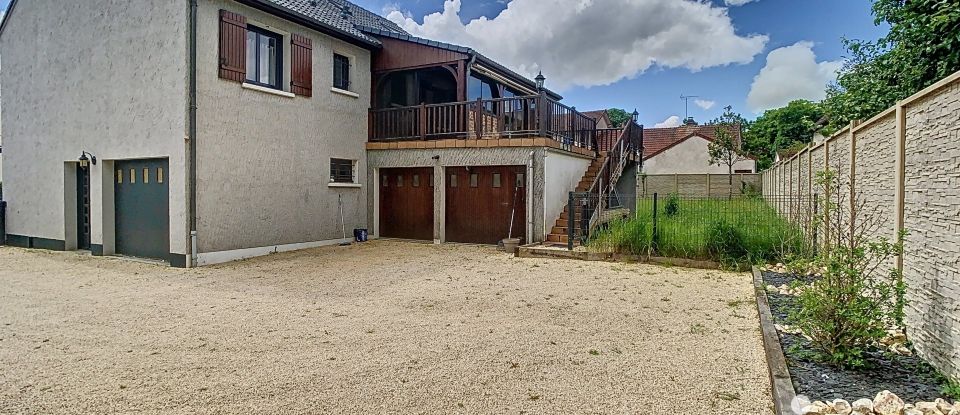 Maison 9 pièces de 270 m² à Nevers (58000)