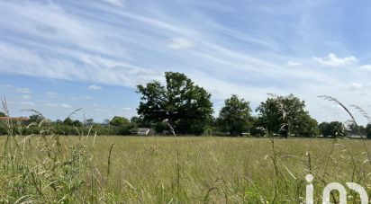 Land of 1,980 m² in Chassenard (03510)