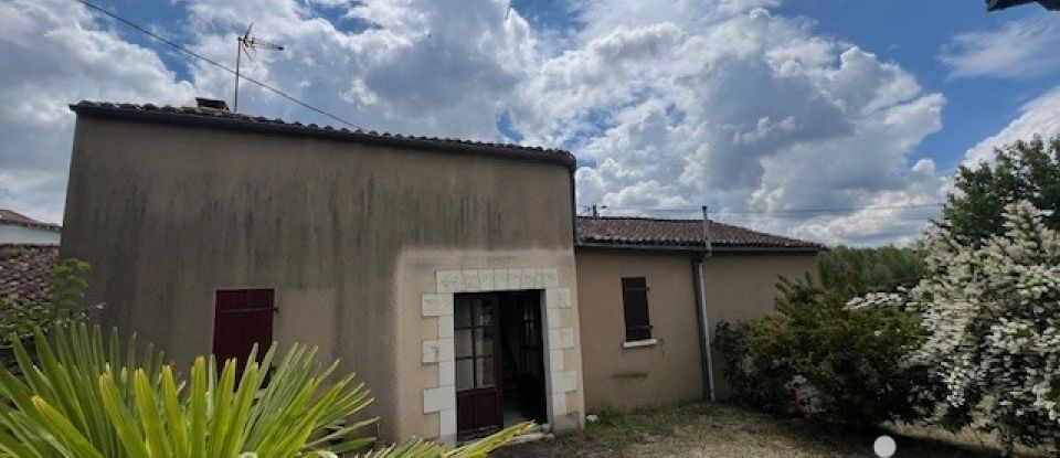 Village house 4 rooms of 91 m² in Thouars (79100)