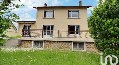 Traditional house 6 rooms of 124 m² in Sainte-Geneviève-des-Bois (91700)