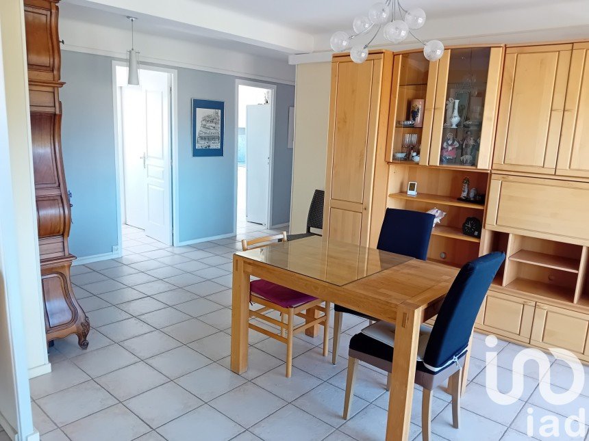 Appartement 5 pièces de 82 m² à Hyères (83400)