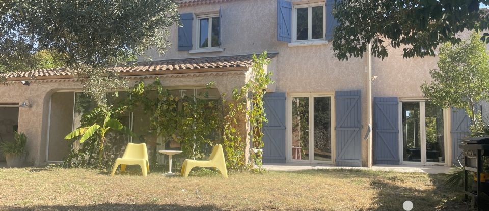 Maison traditionnelle 6 pièces de 143 m² à Vallon-Pont-d'Arc (07150)