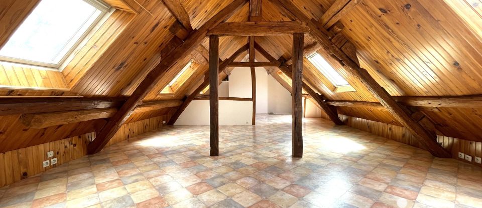 Maison traditionnelle 9 pièces de 220 m² à Meaux (77100)