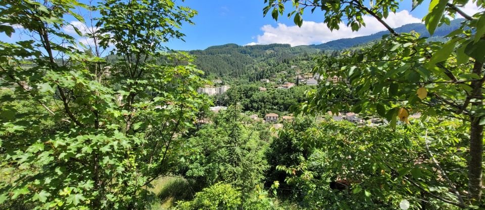 Land of 2,570 m² in Le Cheylard (07160)