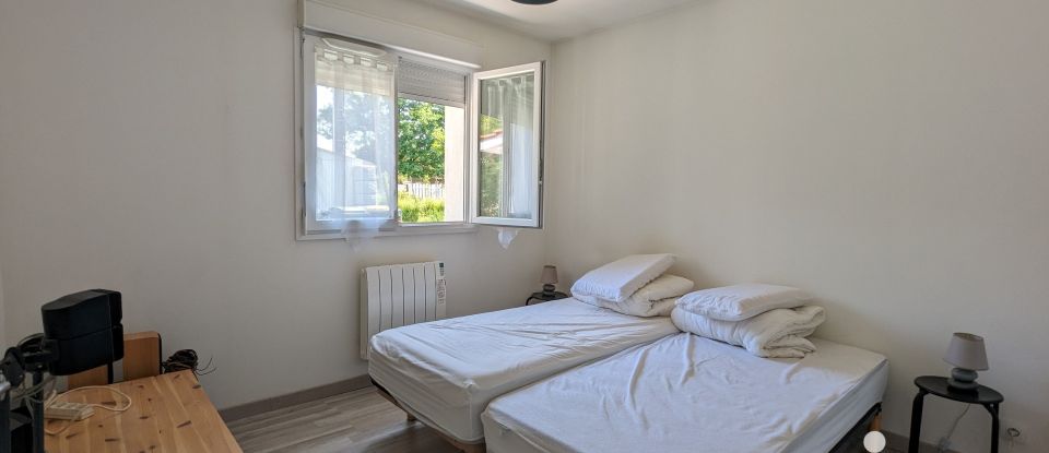 Maison traditionnelle 4 pièces de 85 m² à Saint-Quentin-de-Baron (33750)