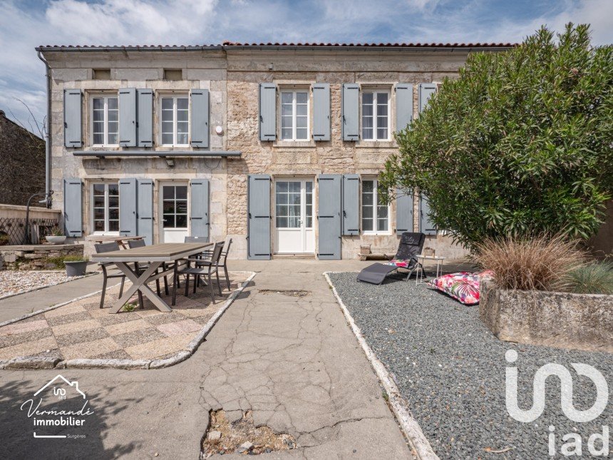 House 6 rooms of 210 m² in Saint-Félix (17330)