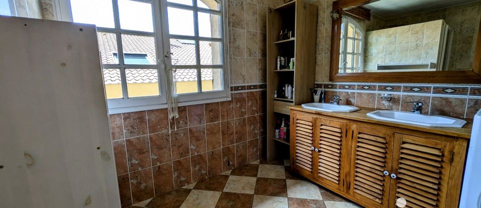 Traditional house 5 rooms of 211 m² in Gujan-Mestras (33470)