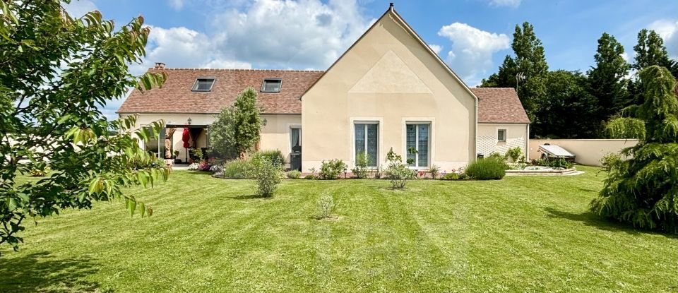 Maison 8 pièces de 240 m² à Poligny (77167)