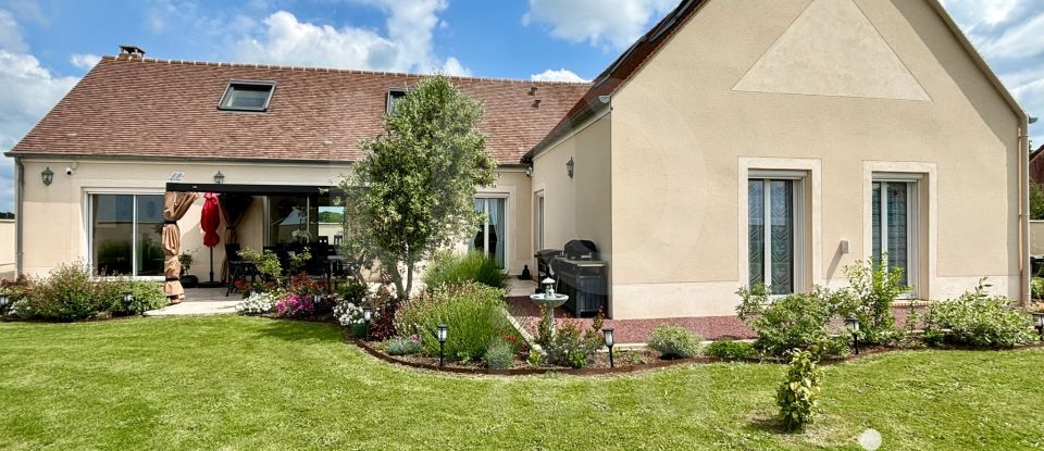 Maison 8 pièces de 240 m² à Poligny (77167)