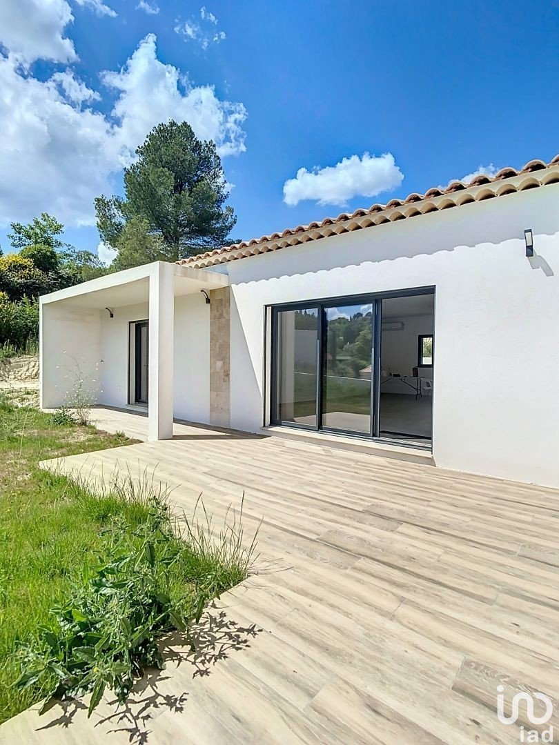 Maison 6 pièces de 156 m² à Pierrevert (04860)