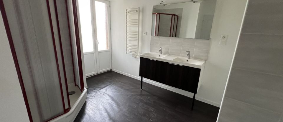 House 6 rooms of 120 m² in Niort (79000)