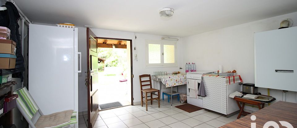 Maison traditionnelle 6 pièces de 130 m² à Le Mesnil-Saint-Denis (78320)