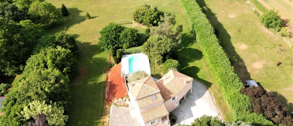 Maison 6 pièces de 200 m² à VAL-DE-BONNIEURE (16230)