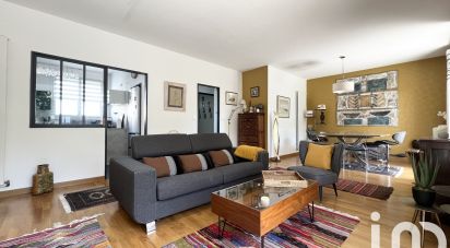 Apartment 3 rooms of 83 m² in La Rochelle (17000)