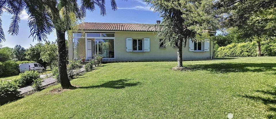 House 5 rooms of 116 m² in BELLEVIGNE (16120)