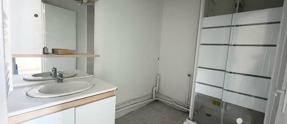 Apartment 3 rooms of 65 m² in Toulon (83200)