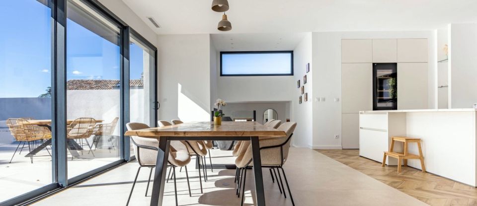 Maison 7 pièces de 227 m² à Nîmes (30000)