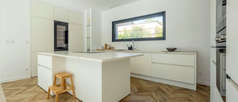 Maison 7 pièces de 227 m² à Nîmes (30000)