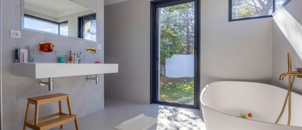 Maison 7 pièces de 227 m² à Nîmes (30000)