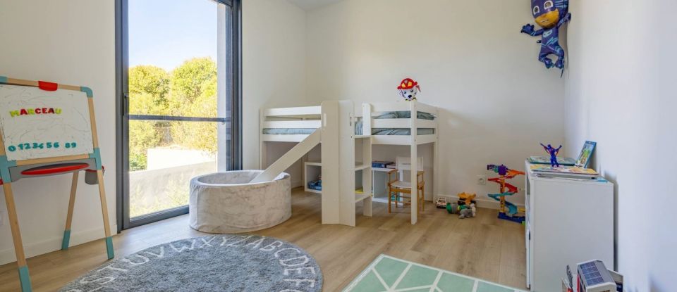 Maison 7 pièces de 227 m² à Nîmes (30000)