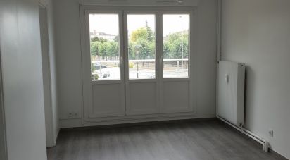 Apartment 1 room of 27 m² in Saint-Memmie (51470)