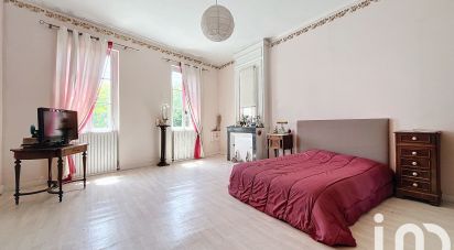 House 8 rooms of 273 m² in Saint-Louis-de-Montferrand (33440)